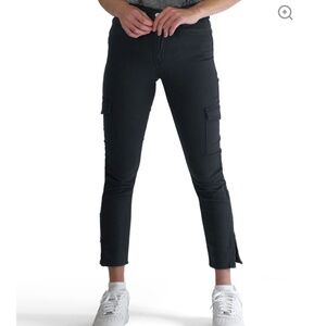 Levi’s 721 High Rise Skinny Cargo Jeans – Soft Black – Size 27